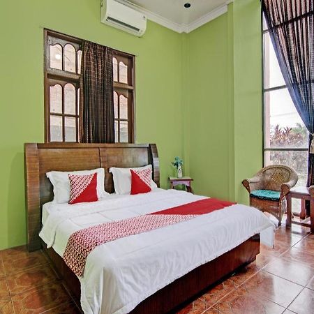Oyo 92551 Netra Hotel Ujunbatu Bagian luar foto
