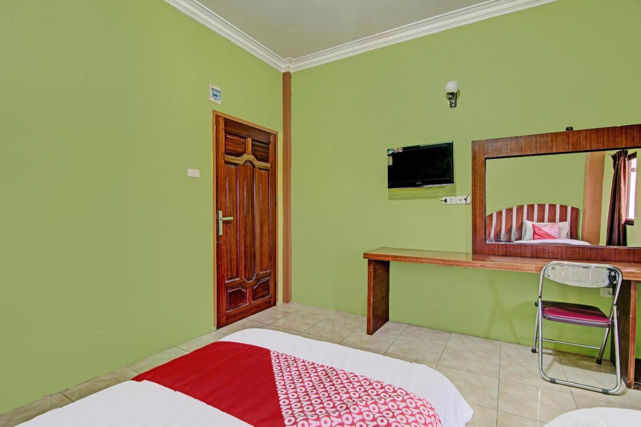 Oyo 92551 Netra Hotel Ujunbatu Bagian luar foto