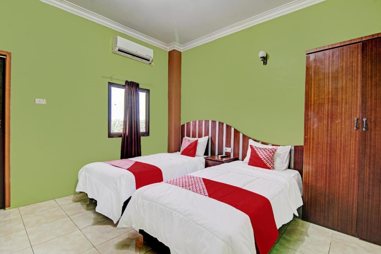 Oyo 92551 Netra Hotel Ujunbatu Bagian luar foto