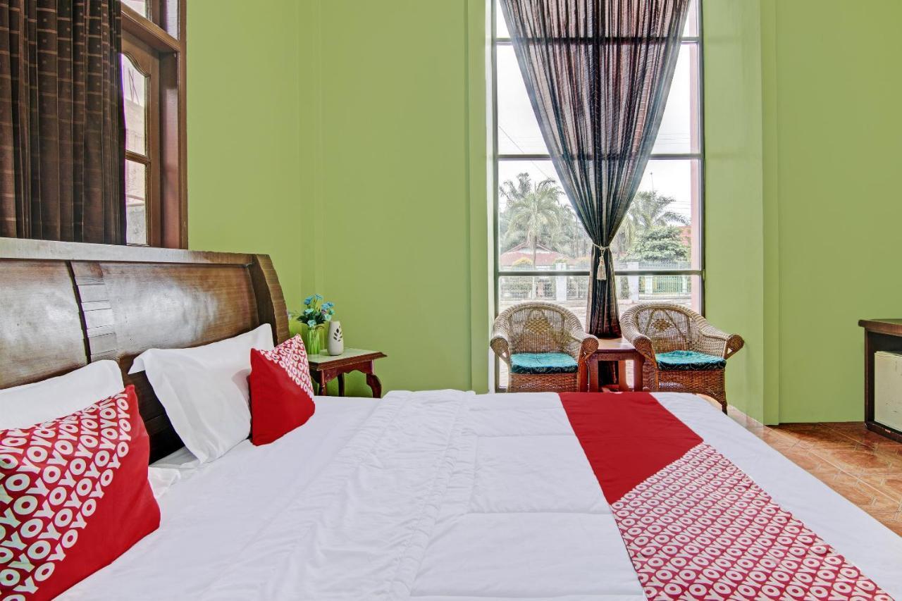 Oyo 92551 Netra Hotel Ujunbatu Bagian luar foto