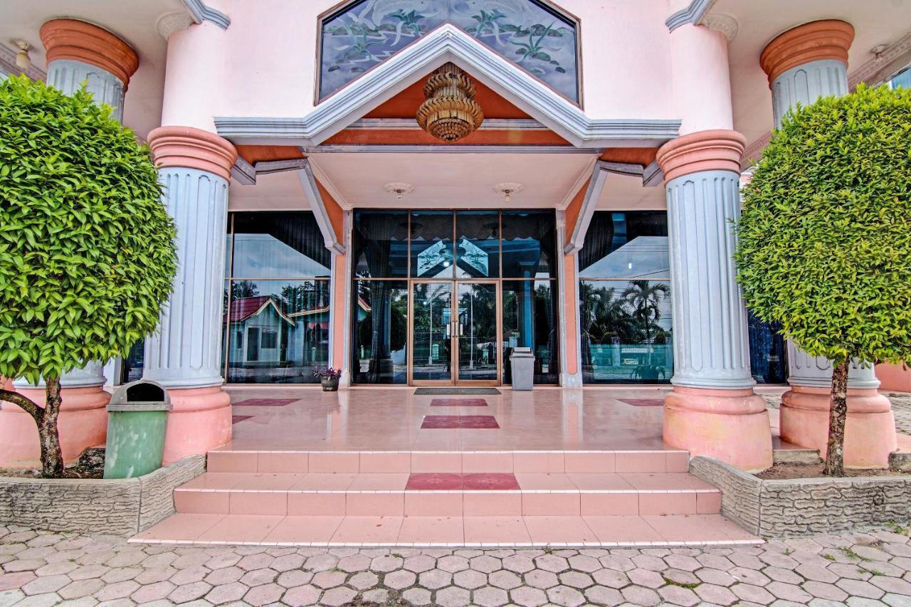 Oyo 92551 Netra Hotel Ujunbatu Bagian luar foto