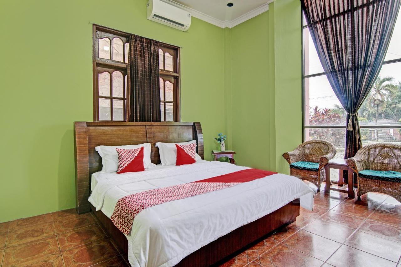 Oyo 92551 Netra Hotel Ujunbatu Bagian luar foto