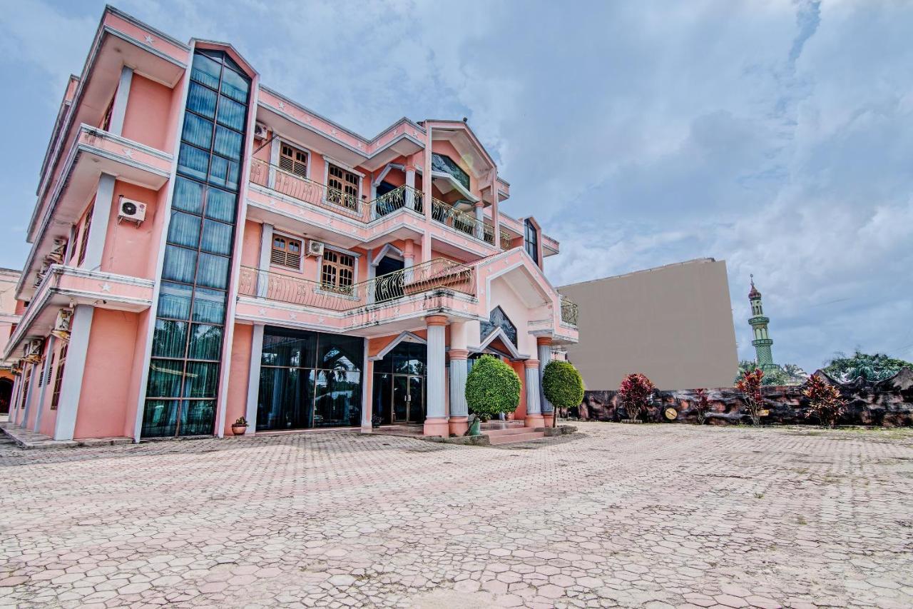 Oyo 92551 Netra Hotel Ujunbatu Bagian luar foto