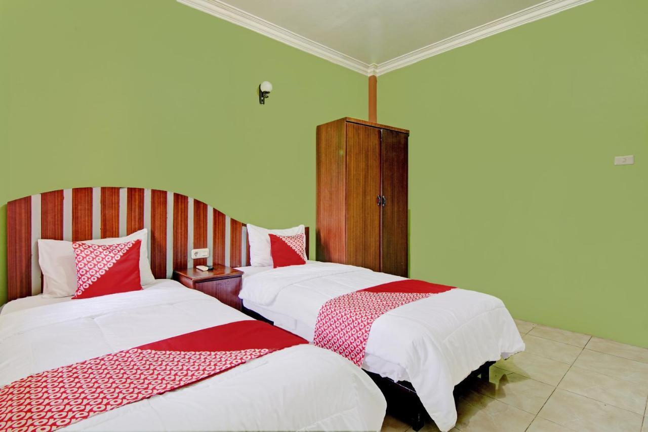 Oyo 92551 Netra Hotel Ujunbatu Bagian luar foto