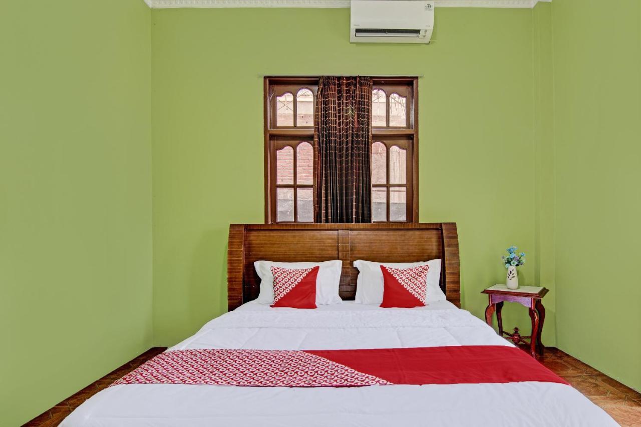 Oyo 92551 Netra Hotel Ujunbatu Bagian luar foto