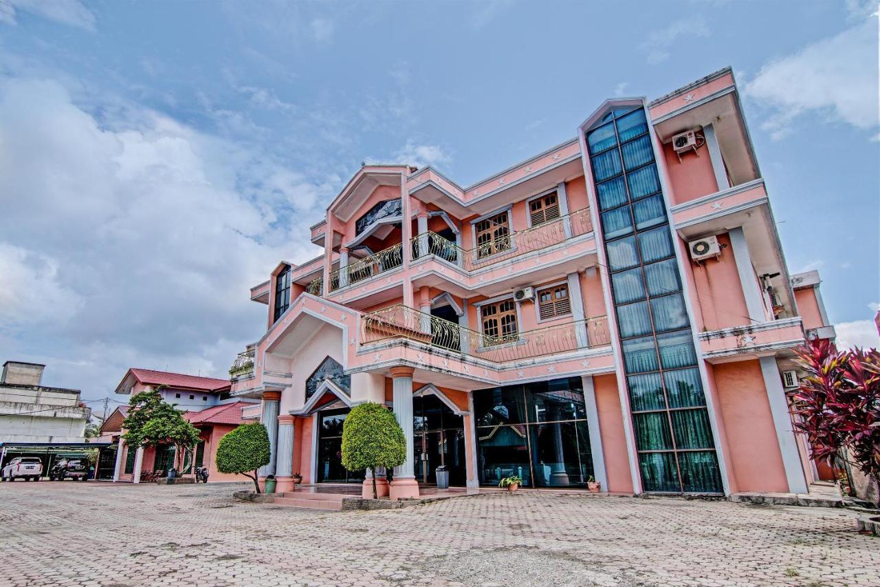 Oyo 92551 Netra Hotel Ujunbatu Bagian luar foto