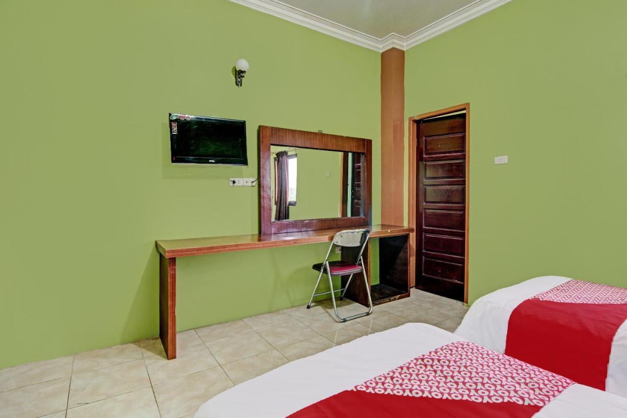 Oyo 92551 Netra Hotel Ujunbatu Bagian luar foto