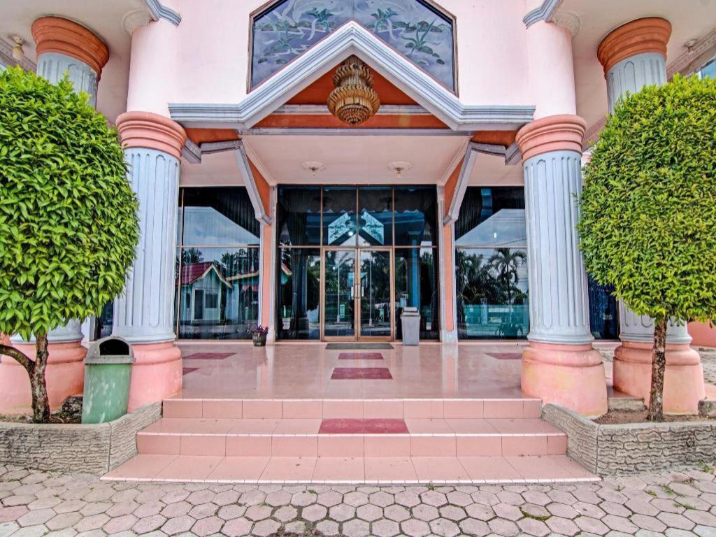 Oyo 92551 Netra Hotel Ujunbatu Bagian luar foto